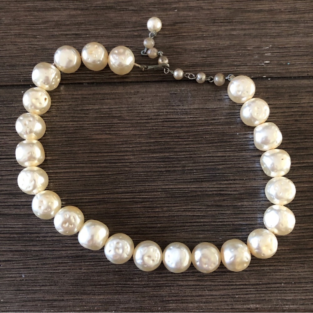 Vintage 1920s cream & sliver metal necklace